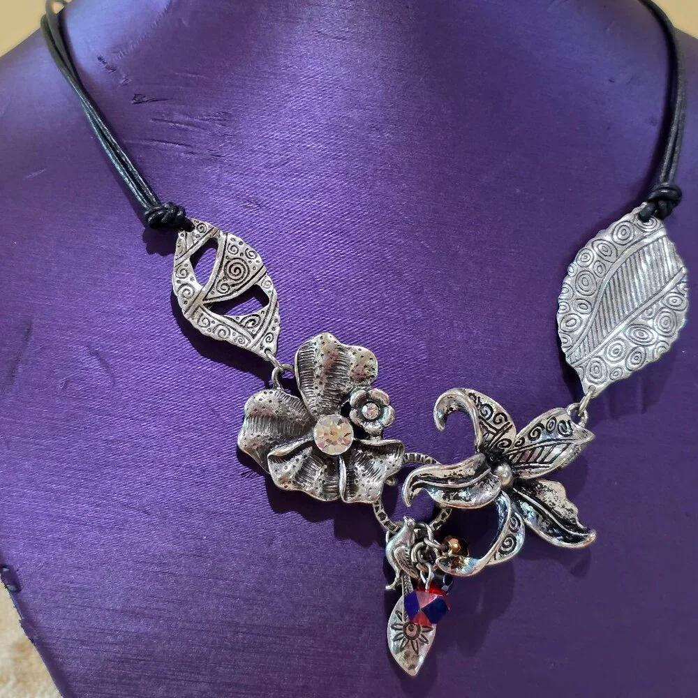 Vintage Contemporary Floral Lily Pansy Bib Charm Silver Black Statement Necklace